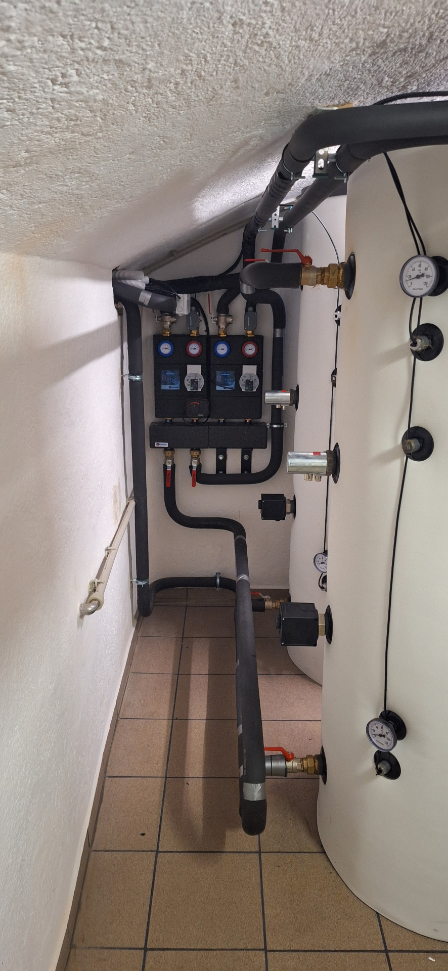 Instalace topného systému s akumulací a rozvody